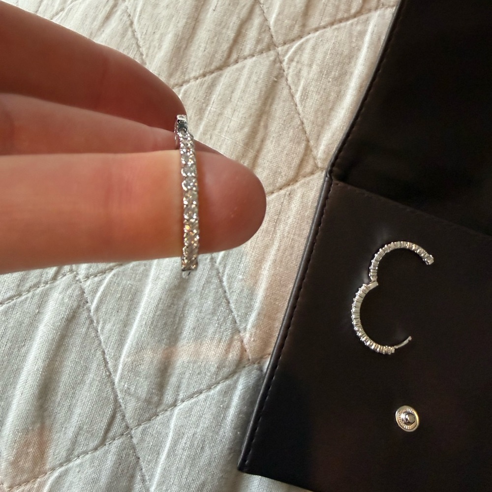 Roberto Coin Perfect Diamond Hoop - Picture 6 of 10